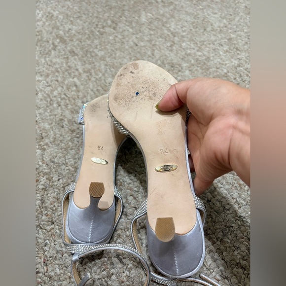 Badgley Mischka Remi Kitten Heel Silver Wedding Open Toe Sandal Size 7.5 - Picture 5 of 6